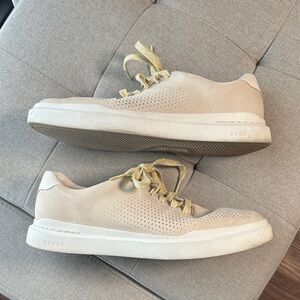 Cole Haan Grand Series Mens Sneakers size 9 Beige Suede with Yellow Accent Laces